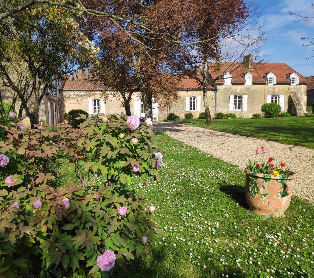 Au Chateau Juillac Exterior foto
