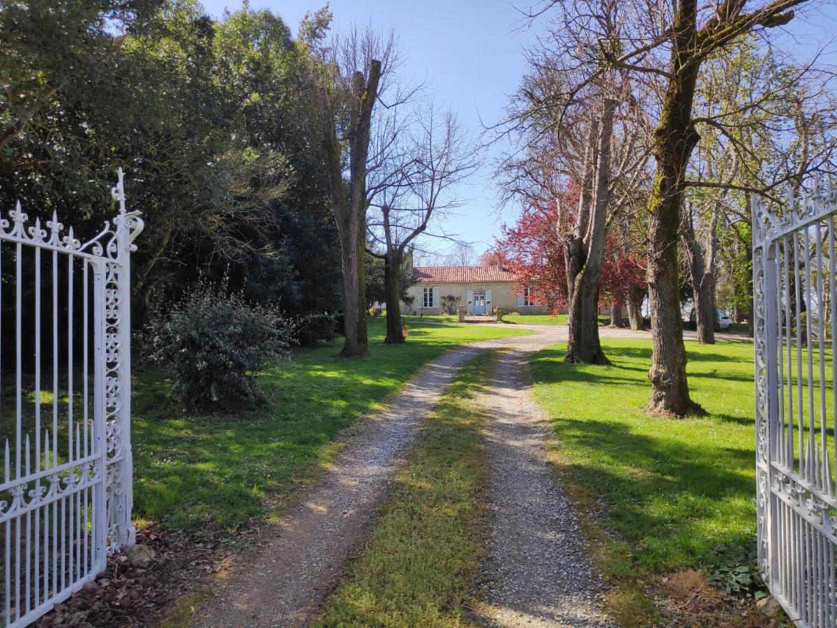 Au Chateau Juillac Exterior foto