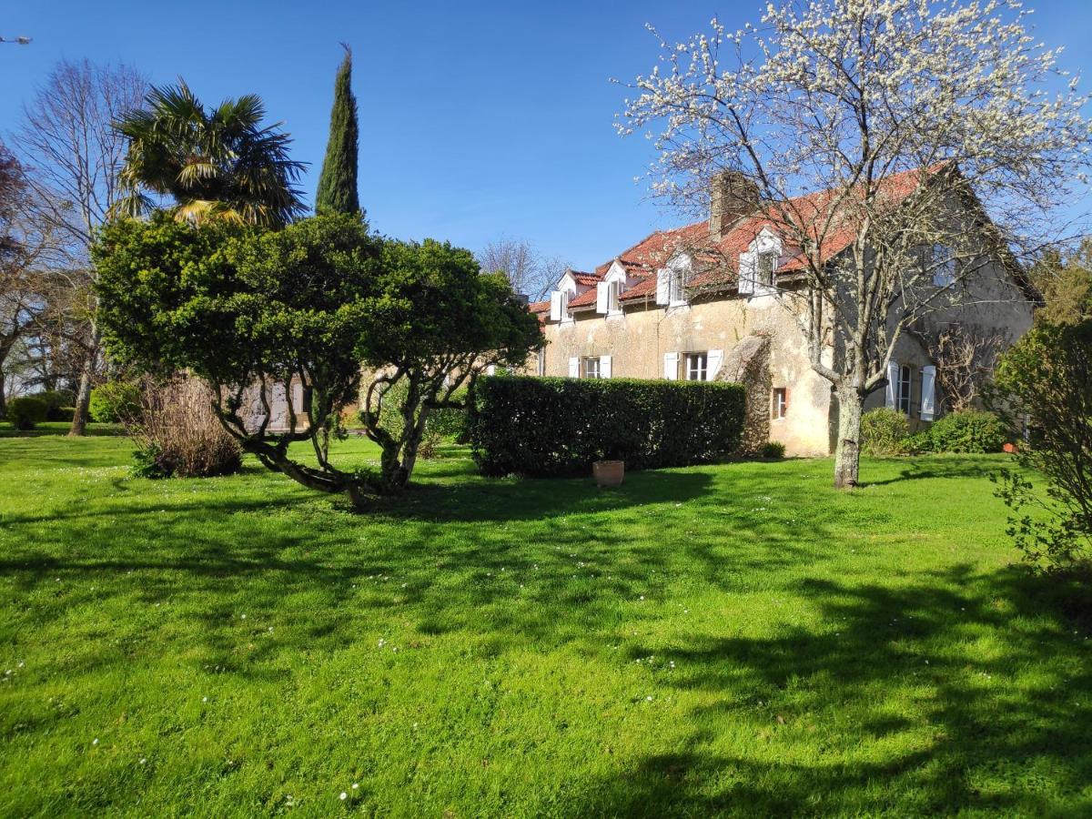 Au Chateau Juillac Exterior foto